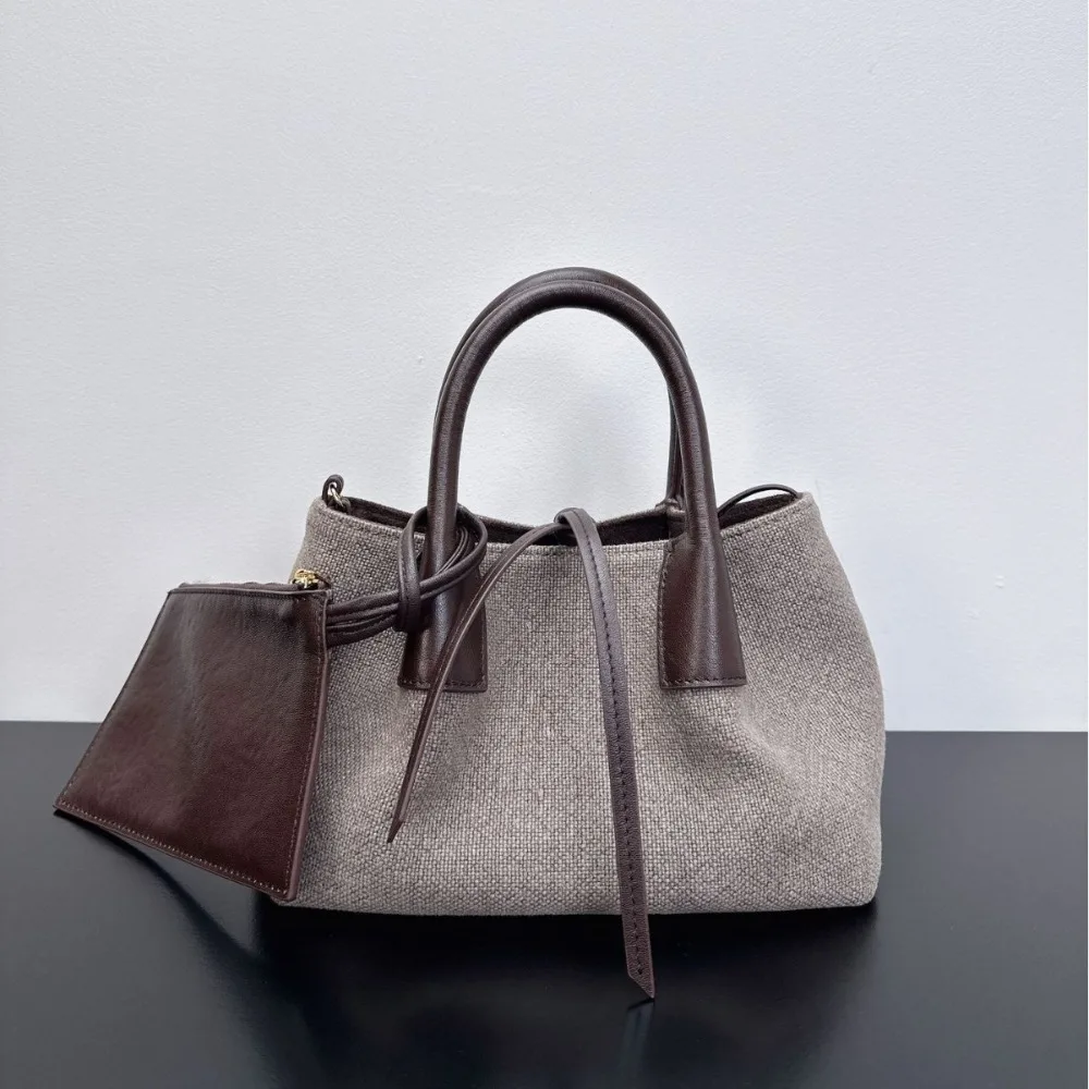 Niche Design Bucket Bag Cotton and Linen Splicing Portable Tote Bag Large Capacity Commuter Shoulder Messenger Stylish Simple
Niche Design Bucket Bag Cotton and Linen Splicing Portable Tote Bag Large Capacity Commuter Shoulder Messenger Stylish Simple
