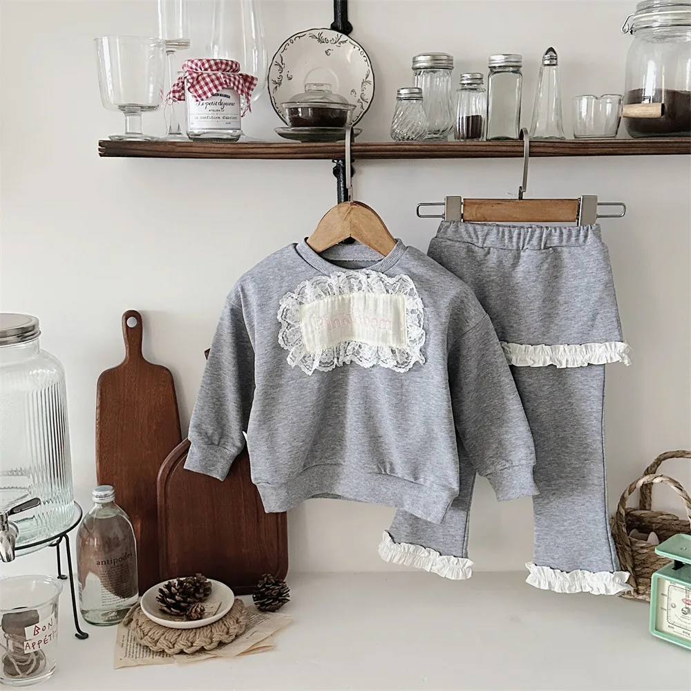 2025 Spring New Baby Long Sleeve Clothes Set Girls Letter Embroidery Lace Sweatshirt + Pants 2pcs Suit Infant Casual Outfits
2025 Spring New Baby Long Sleeve Clothes Set Girls Letter Embroidery Lace Sweatshirt + Pants 2pcs Suit Infant Casual Outfits