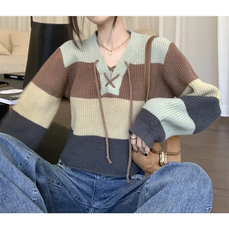Striped Contrast Lazy Wind Knitted Sweater Women's Autumn and Winter V-neck Loose Short Long Sleeves
Striped Contrast Lazy Wind Knitted Sweater Women's Autumn and Winter V-neck Loose Short Long Sleeves