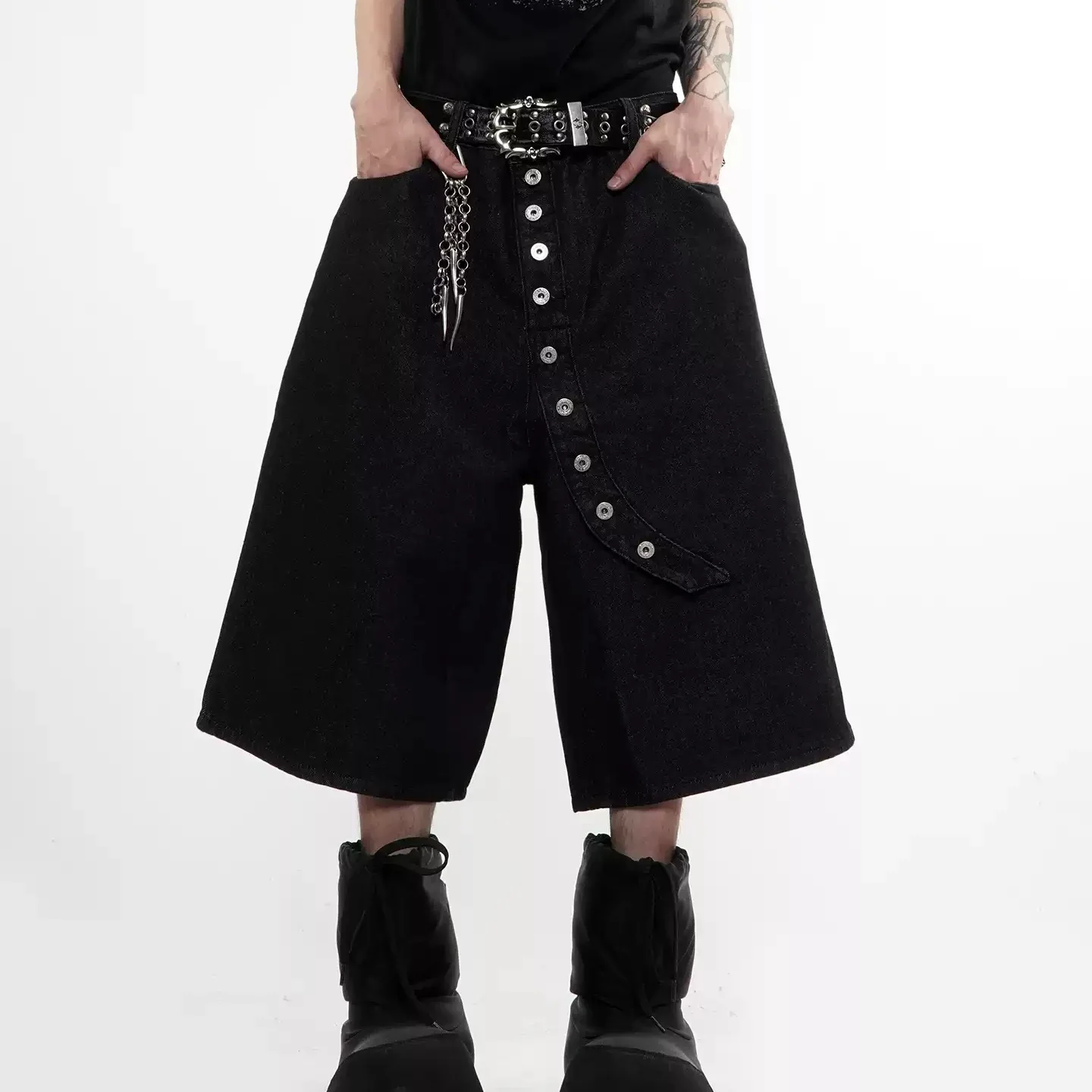 American Style Retro Deconstruction Multi Button Design Denim Shorts Unisex Street Fashion Solid Color Wide Leg Loose Shorts
American Style Retro Deconstruction Multi Button Design Denim Shorts Unisex Street Fashion Solid Color Wide Leg Loose Shorts