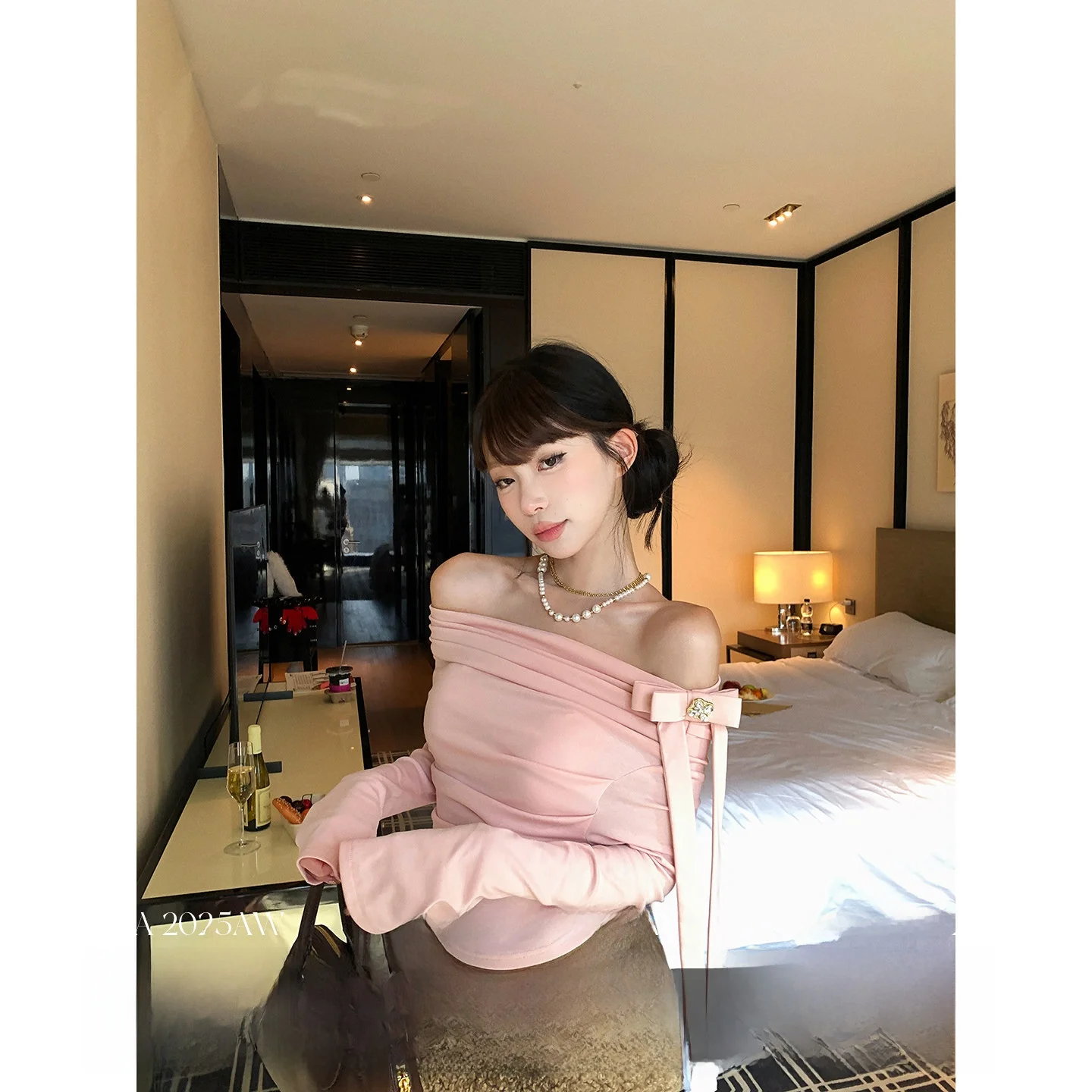 Женская футболка Pinksoya с одним открытым плечом и длинным рукавом в корейском стиле, весенняя, дышащая, повседневная, приталенная, топ
Женская футболка Pinksoya с одним открытым плечом и длинным рукавом в корейском стиле, весенняя, дышащая, повседневная, приталенная, топ