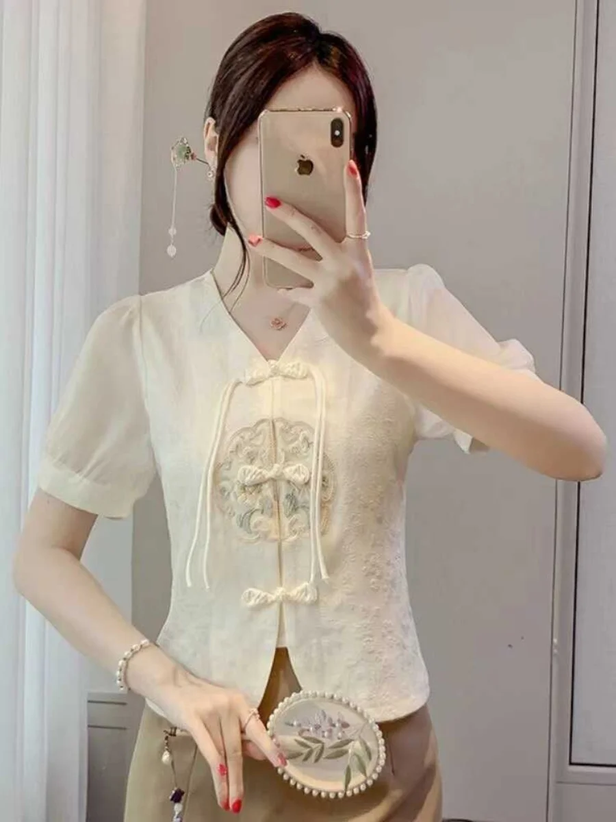 New Chinese Sle V-Ne Embroidered irt Women's Summer 2024 Slim Fit ort Sve Top Waist-Cinching Faionable ort irt
New Chinese Sle V-Ne Embroidered irt Women's Summer 2024 Slim Fit ort Sve Top Waist-Cinching Faionable ort irt