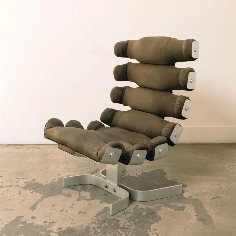 Nordic simple leather art coffee color ribs back leisure chair high-end villa hotel living room model room single chair
Nordic simple leather art coffee color ribs back leisure chair high-end villa hotel living room model room single chair