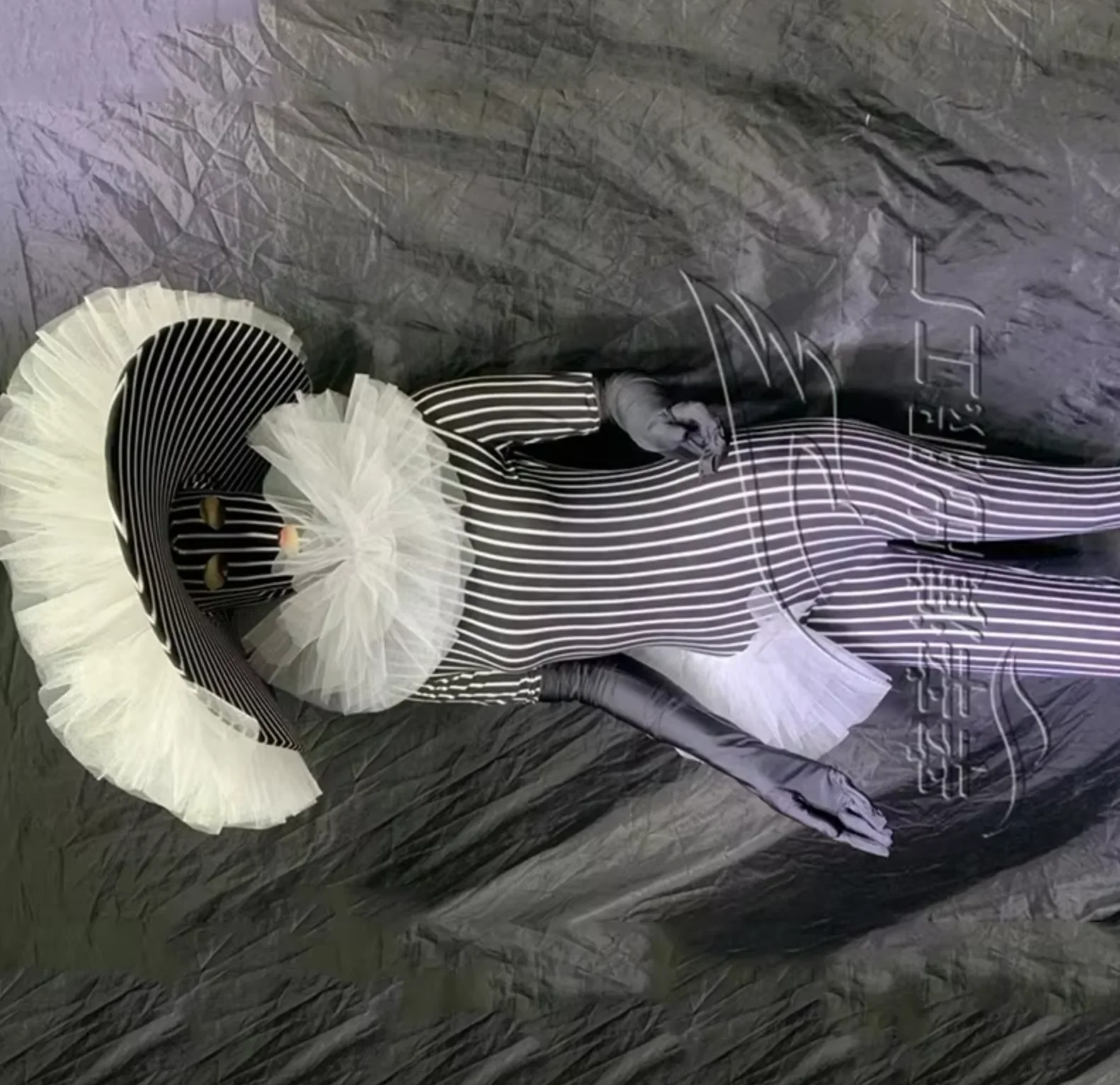 Nightclub Bar Party Female Singer Stripe Jumpsuit Decorative Hat Suit DJ DS Stage Performance Costumes Halloween Cosplay Outfits
Nightclub Bar Party Female Singer Stripe Jumpsuit Decorative Hat Suit DJ DS Stage Performance Costumes Halloween Cosplay Outfits