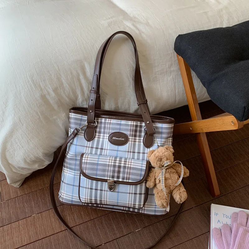 Новинка 2023 года, женская большая сумка в клетку, просторная сумка через плечо, текстурированная клетчатая сумка, изысканная и вместительная
Новинка 2023 года, женская большая сумка в клетку, просторная сумка через плечо, текстурированная клетчатая сумка, изысканная и вместительная 