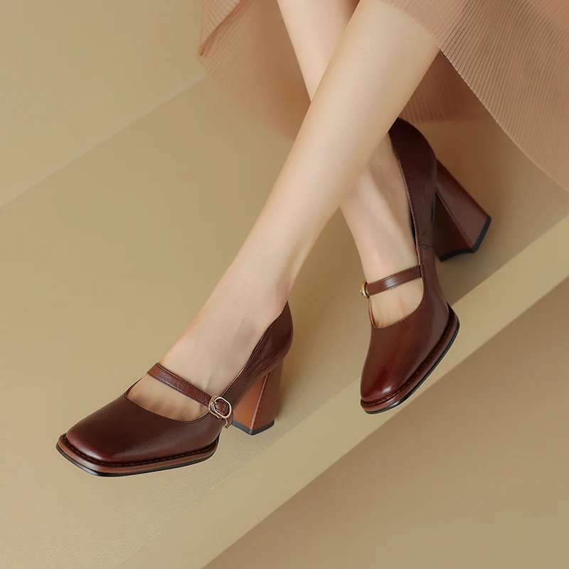 Fashion solid color pleated thick heel shallow mouth square head one-line buckle ladies single shoes
Fashion solid color pleated thick heel shallow mouth square head one-line buckle ladies single shoes