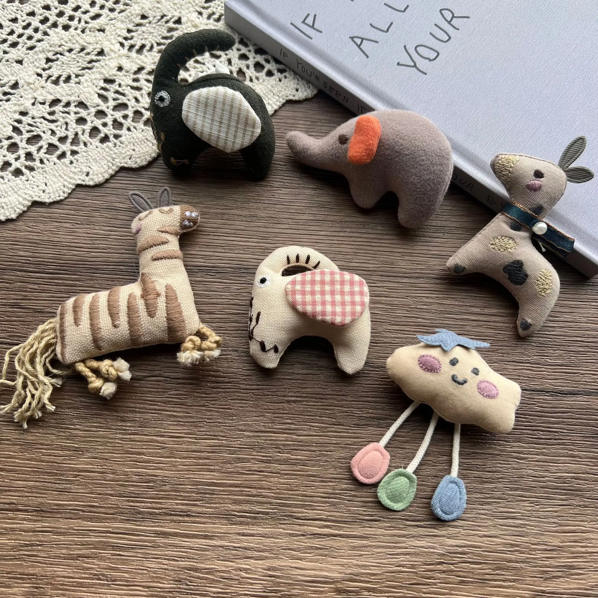 Stuffed Fabric Animal Doll DIY Brooch Pin Cartoon Pendant for Bag Hat Clothing Embellishment Premium Soft
Stuffed Fabric Animal Doll DIY Brooch Pin Cartoon Pendant for Bag Hat Clothing Embellishment Premium Soft