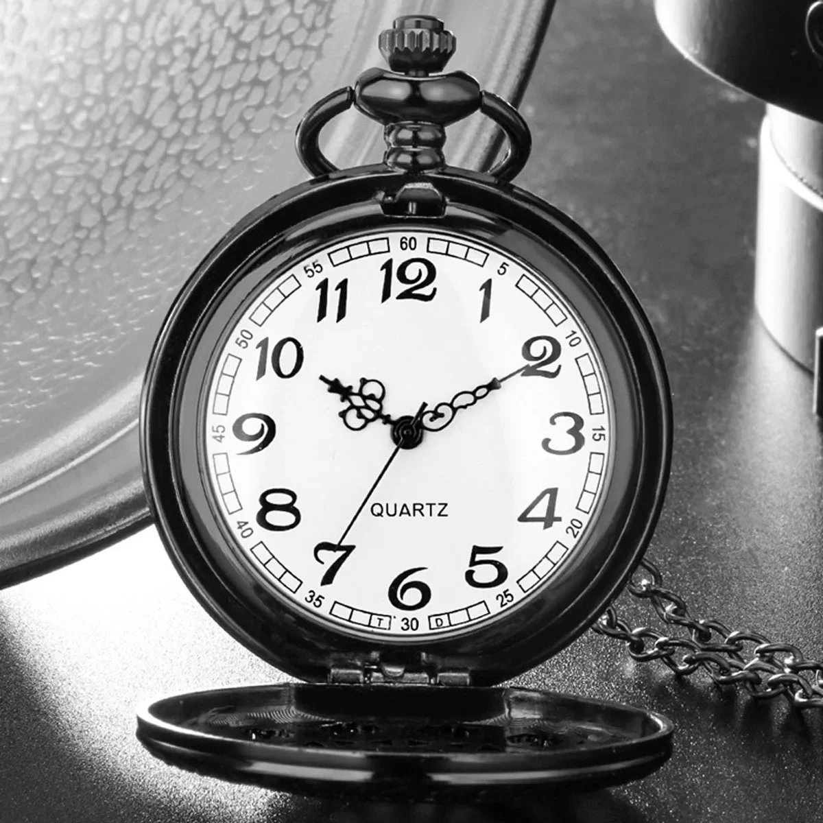 Hollow Flower Pocket Watch Classic Retro Flip Circular Pin Necklace Pocket Watch Suitable for Wedding Season and Christmas Gifts
Hollow Flower Pocket Watch Classic Retro Flip Circular Pin Necklace Pocket Watch Suitable for Wedding Season and Christmas Gifts