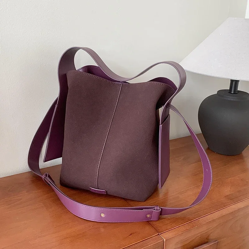 Interior Compartment Bucket Type Shoulder Bags Fashion Soft Zipper Women's Handbags 2025 Hot Sale Sewing Thread Bags for Women
Interior Compartment Bucket Type Shoulder Bags Fashion Soft Zipper Women's Handbags 2025 Hot Sale Sewing Thread Bags for Women