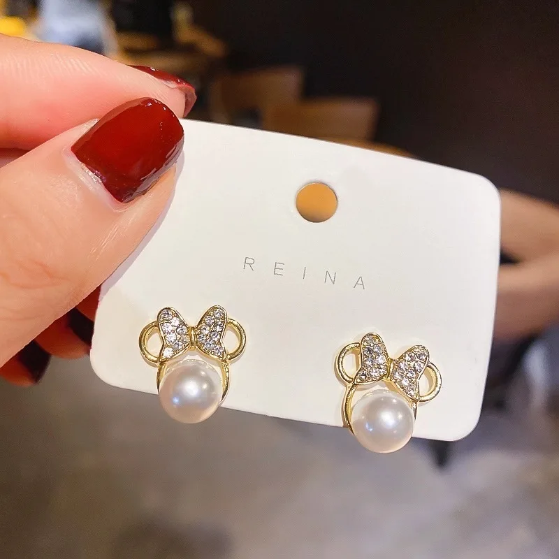 Disney Kawaii Pearl Stud Earrings Mickey Mouse Minnie Anime S925 Sterling Silver Needle Fashion Trend for Girl Birthday Gifts
Disney Kawaii Pearl Stud Earrings Mickey Mouse Minnie Anime S925 Sterling Silver Needle Fashion Trend for Girl Birthday Gifts