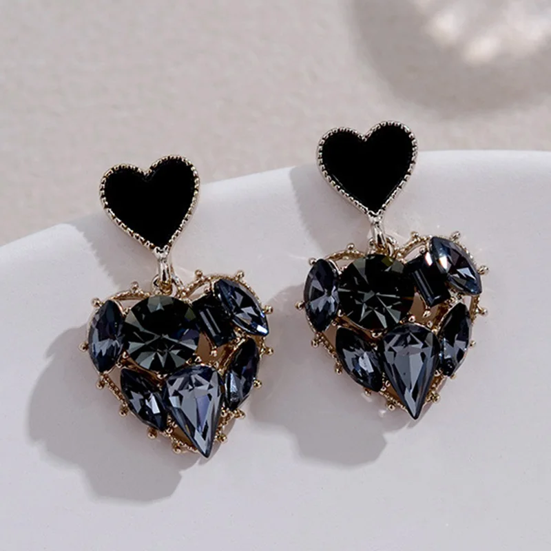 New Fashion Women Black Rhinestone Love Earrings Delicate Sweet Earrings Women Party Birthday Gift Charm Jewelry Gifts Wholesale
New Fashion Women Black Rhinestone Love Earrings Delicate Sweet Earrings Women Party Birthday Gift Charm Jewelry Gifts Wholesale