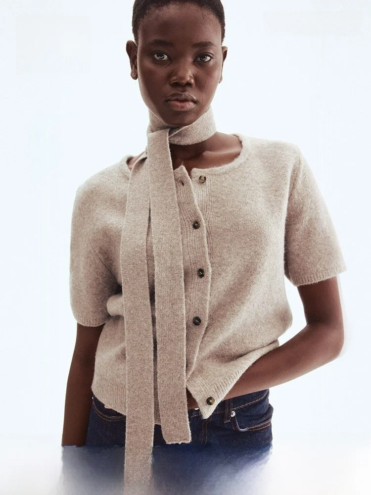 Elegant Knitted Sweater for Women Casual Style Artistic Design Summer Cardigan Medium Softness Regular Fit Fashionable Ladies...
Elegant Knitted Sweater for Women Casual Style Artistic Design Summer Cardigan Medium Softness Regular Fit Fashionable Ladies...