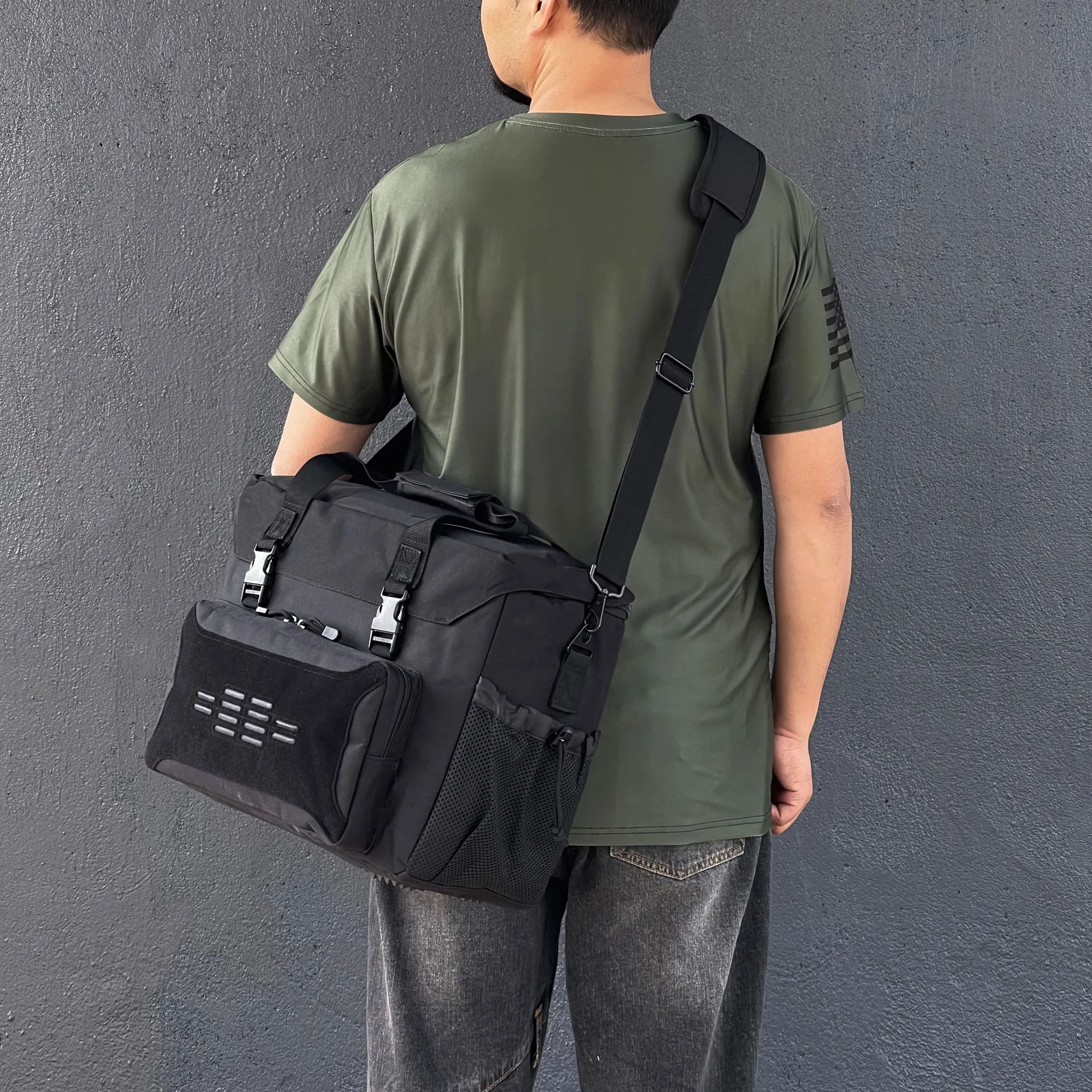 Outdoor sports, travel, car camping, outdoor cutlery storage, tactical manual, bill of lading, shoulder bag
Outdoor sports, travel, car camping, outdoor cutlery storage, tactical manual, bill of lading, shoulder bag