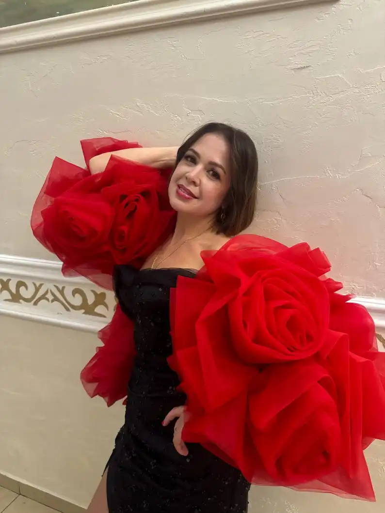 Red Puffy Organza Floral Wedding Cape 3D Rose Flowers Bridal Wraps Couture Detachable Cape Shawl Photoshoot Custom
Red Puffy Organza Floral Wedding Cape 3D Rose Flowers Bridal Wraps Couture Detachable Cape Shawl Photoshoot Custom
