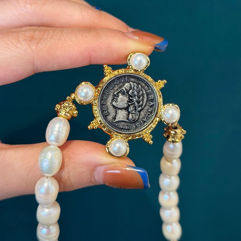 Vintage Pearl Beaded Bracelet Beauty Head Coin Luxury For Woman Antique Gold Plated Victorian Jewelry Wedding Accessories Trends
Vintage Pearl Beaded Bracelet Beauty Head Coin Luxury For Woman Antique Gold Plated Victorian Jewelry Wedding Accessories Trends
