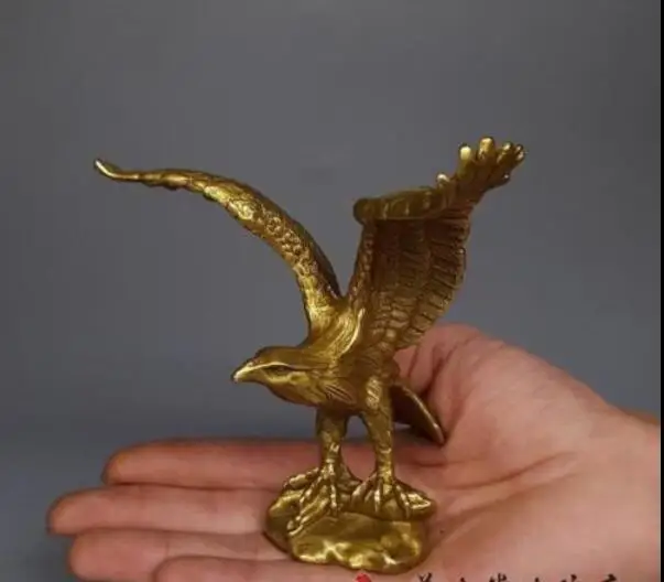 Old Chinese brass hand-carved fine fengshui lucky flying eagle statue
Old Chinese brass hand-carved fine fengshui lucky flying eagle statue