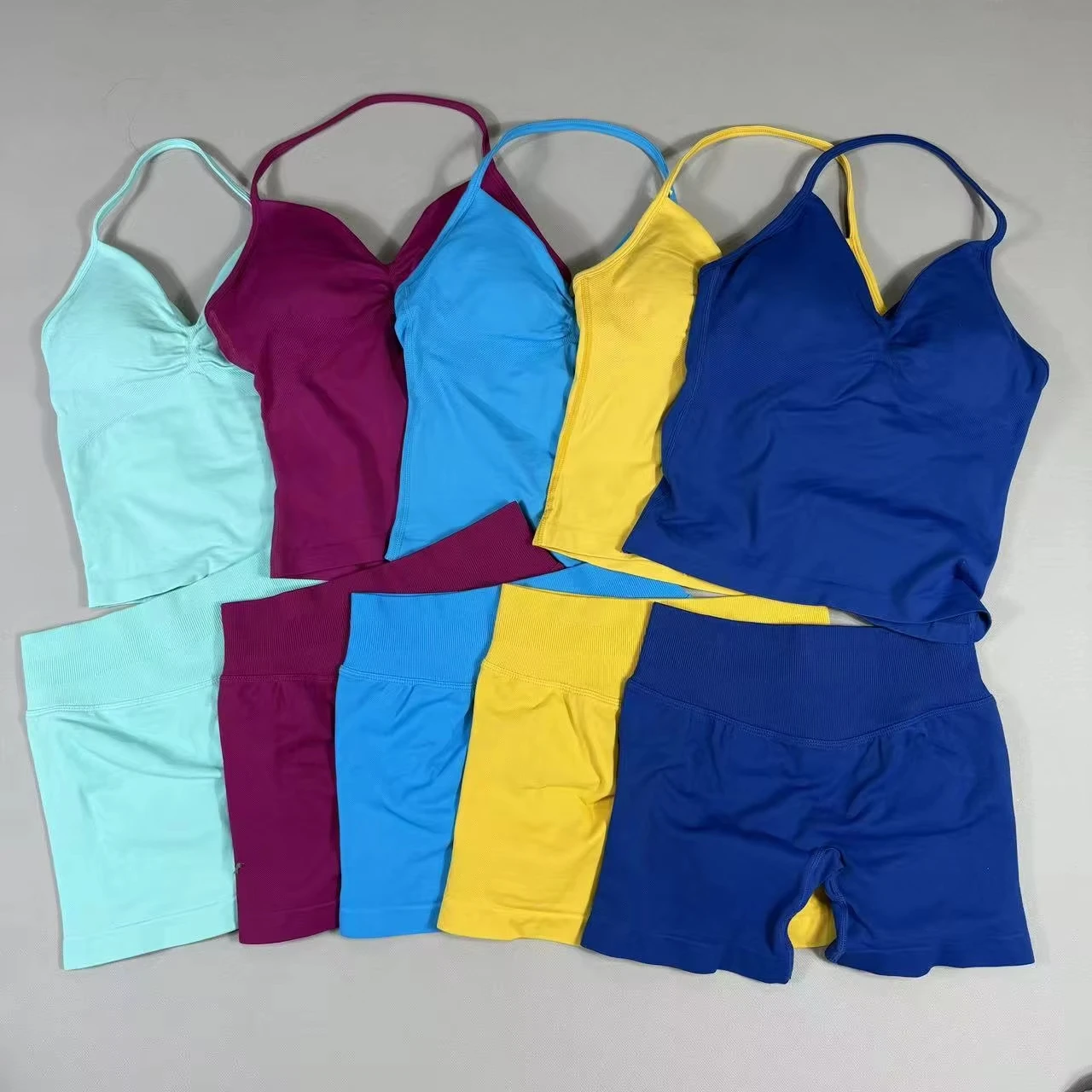 Комплект из 2 предметов, жилет и шорты для йоги, женские шорты для тренировок с защитой, бесшовная мягкая майка с лямкой на шее, комплект спортивных шорт для подтяжки ягодиц
Комплект из 2 предметов, жилет и шорты для йоги, женские шорты для тренировок с защитой, бесшовная мягкая майка с лямкой на шее, комплект спортивных шорт для подтяжки ягодиц