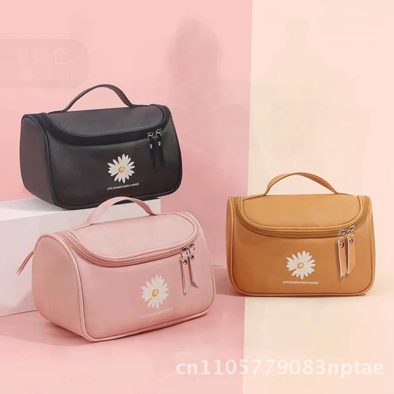 Waterproof Moisture-Proof Large Capacity Portable Cosmetic Bag Curved Design PU Leather Makeup Storage Bag for Bathroom
Waterproof Moisture-Proof Large Capacity Portable Cosmetic Bag Curved Design PU Leather Makeup Storage Bag for Bathroom