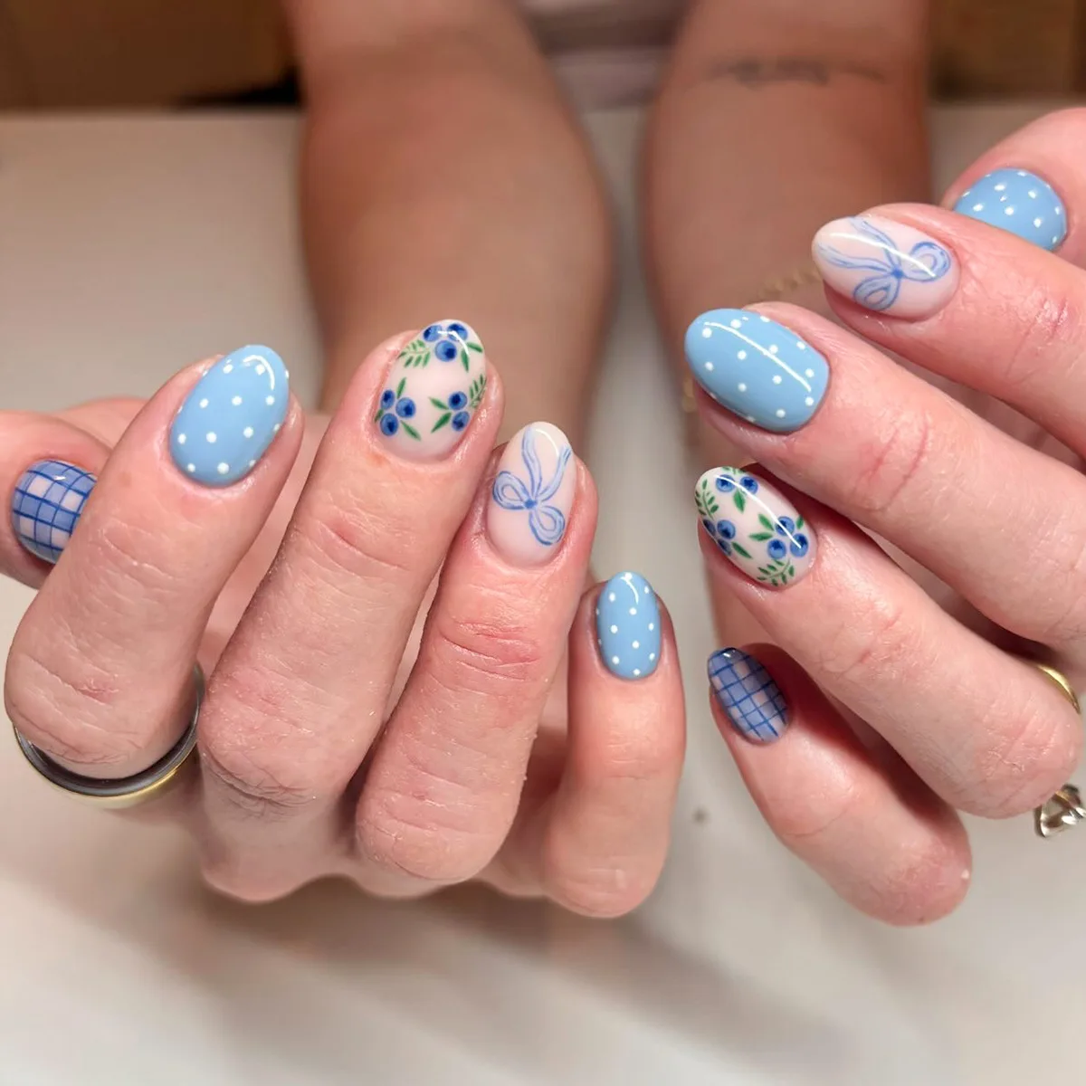 24Pcs Short Round Head Fake Nails Blue White Grid Polka Dot False Nails Press on Bow Blueberry Detachable Full Cover Nails Tips
24Pcs Short Round Head Fake Nails Blue White Grid Polka Dot False Nails Press on Bow Blueberry Detachable Full Cover Nails Tips