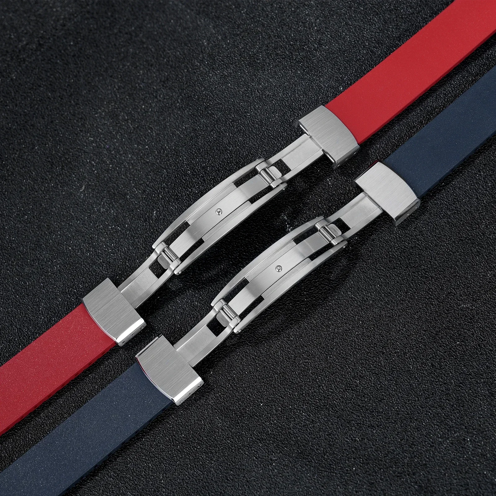 Новый ремешок для часов из фторокаучука CTS FKM ремешок 18 19 20 21 22 мм отрезанного размера быстросъемный регулируемый универсальный браслет для мужчин и женщин
Новый ремешок для часов из фторокаучука CTS FKM ремешок 18 19 20 21 22 мм отрезанного размера быстросъемный регулируемый универсальный браслет для мужчин и женщин