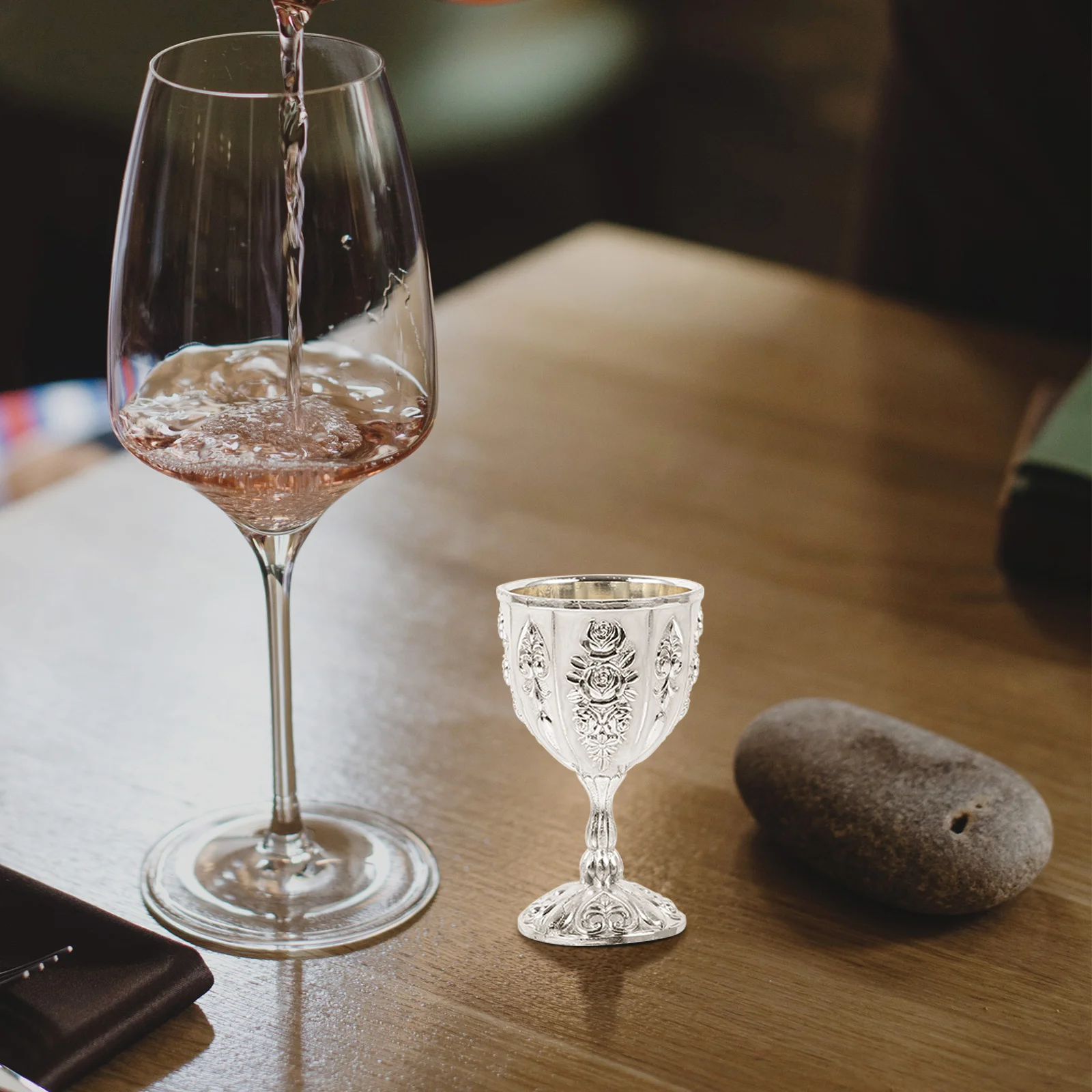 1pc European Style Wine Cup Retro Zinc Alloy Goblet For Home Decor Cocktail Party Vintage Delicate Metal Glass Table Adornment
1pc European Style Wine Cup Retro Zinc Alloy Goblet For Home Decor Cocktail Party Vintage Delicate Metal Glass Table Adornment