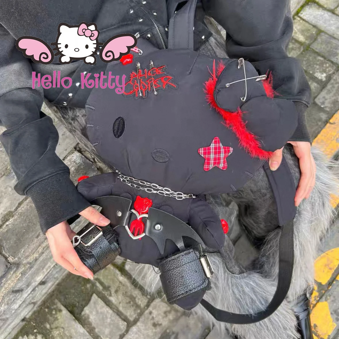 MINISO черный Hello Kitty Kawaii культура панк заклепки темный рюкзак милый кукольный рюкзак пентаграмма украшения модная сумка для девочек подарок
MINISO черный Hello Kitty Kawaii культура панк заклепки темный рюкзак милый кукольный рюкзак пентаграмма украшения модная сумка для девочек подарок