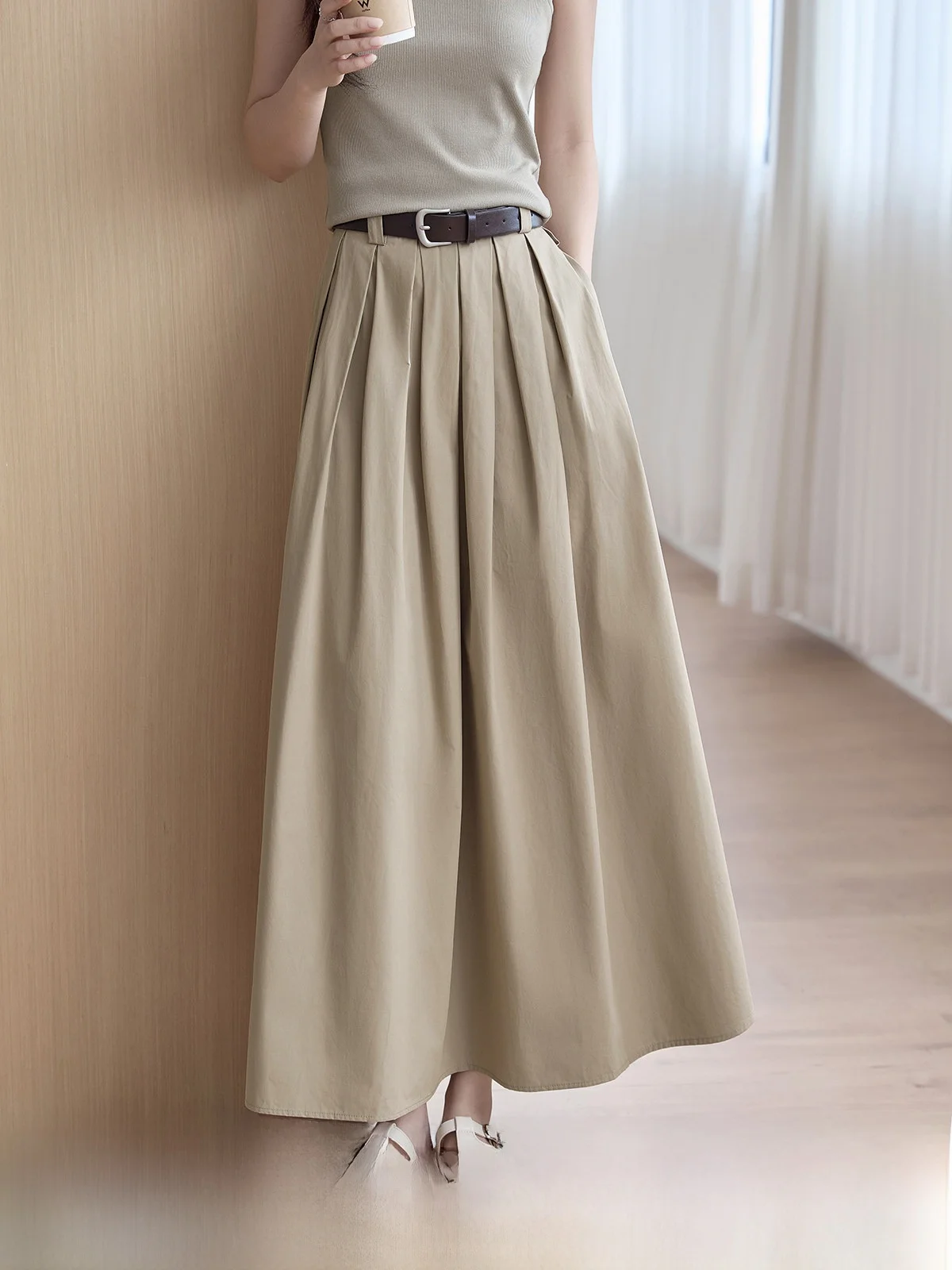Khaki High Waist Pleated Casual Women's Skirt A-Line Umbrella Skirt Commute Korean Style Daily Wear Slimming Effect
Khaki High Waist Pleated Casual Women's Skirt A-Line Umbrella Skirt Commute Korean Style Daily Wear Slimming Effect