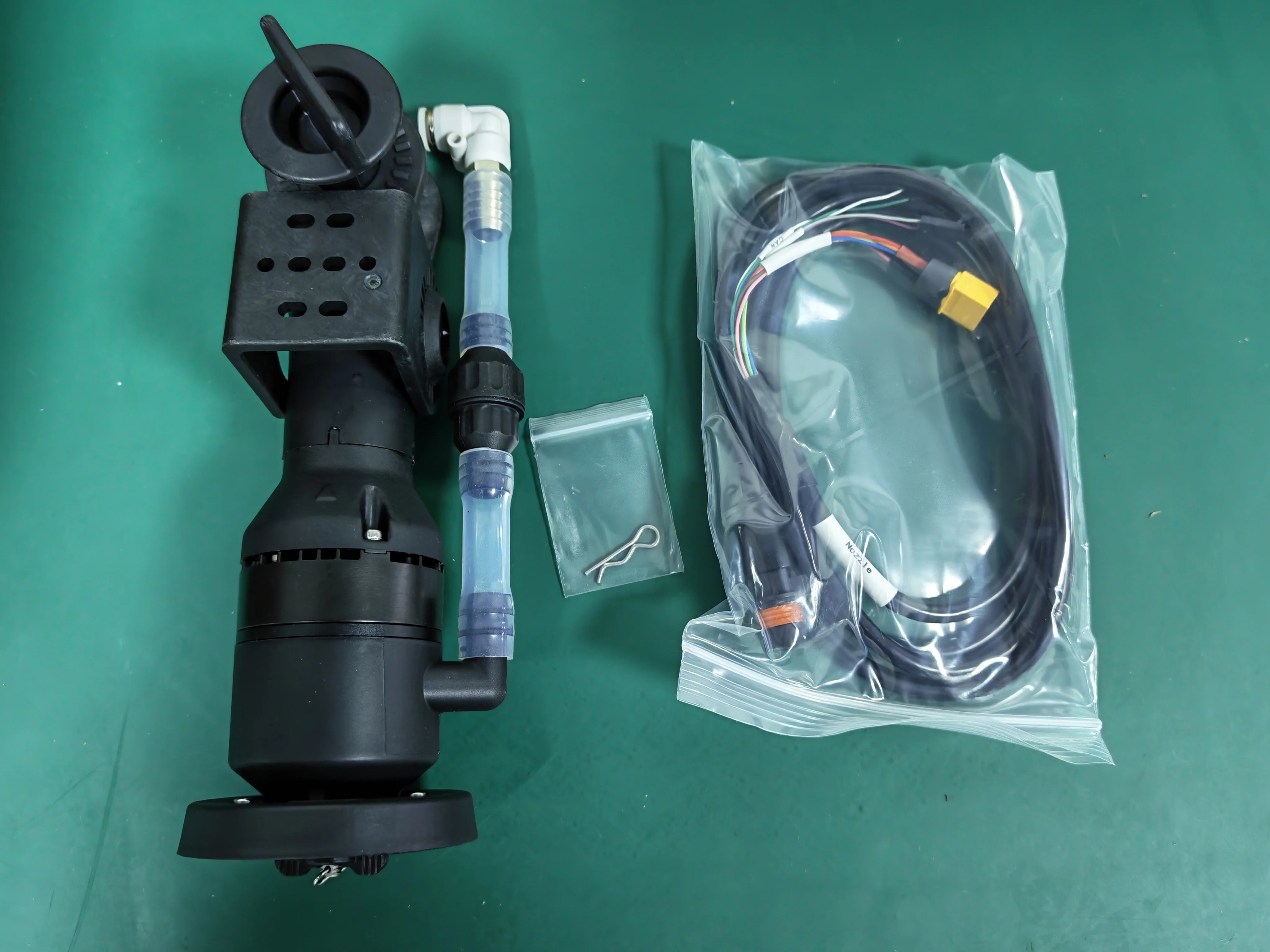 EFT CN500 Centrifugal Spray Nozzle Agricultural Plant Protection V3.0 High-Efficiency Spraying RC Model
EFT CN500 Centrifugal Spray Nozzle Agricultural Plant Protection V3.0 High-Efficiency Spraying RC Model