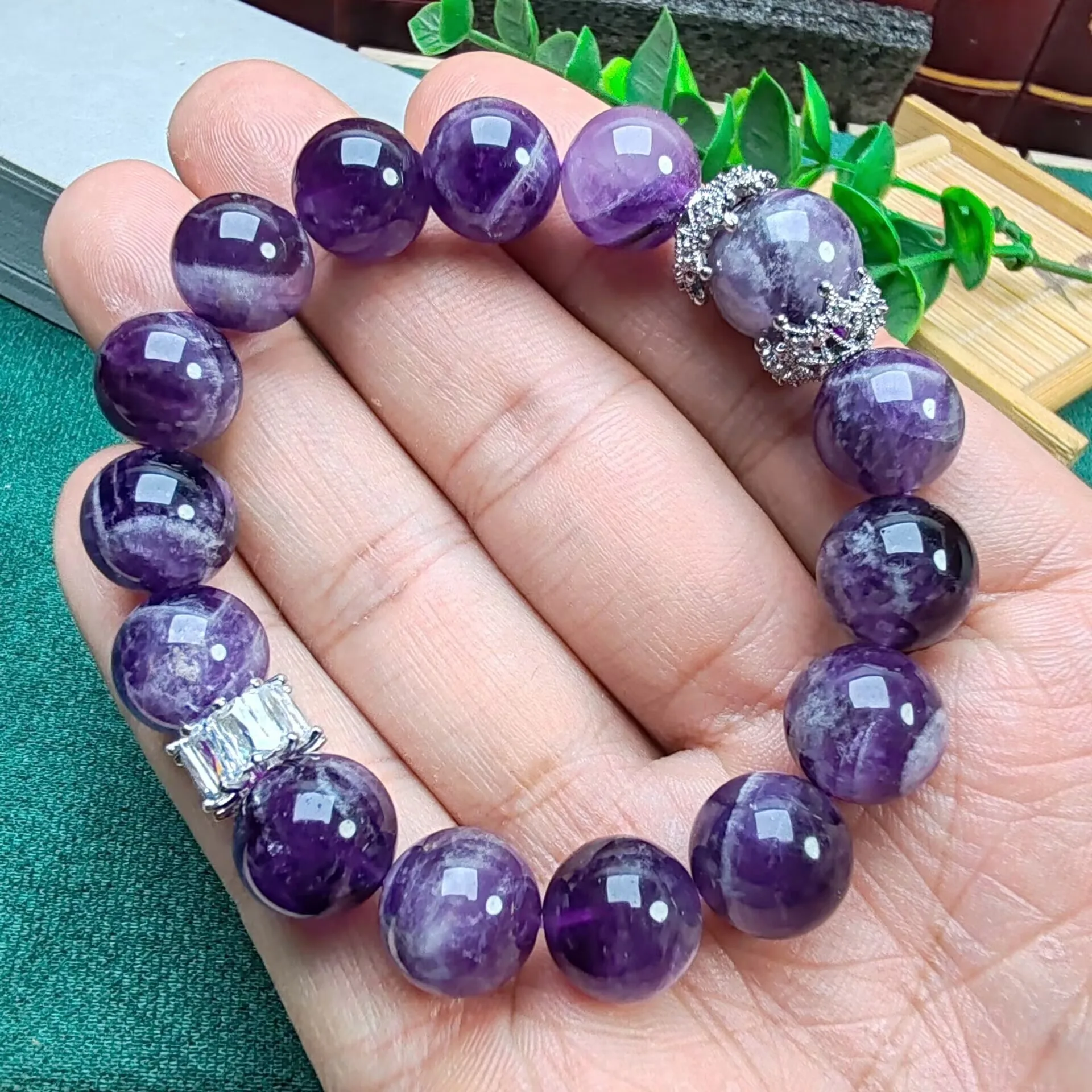 12 мм натуральный аметист браслет целебный драгоценный камень браслет женские ювелирные изделия натуральный фиолетовый кристалл круглые браслеты из бисера
12 мм натуральный аметист браслет целебный драгоценный камень браслет женские ювелирные изделия натуральный фиолетовый кристалл круглые браслеты из бисера