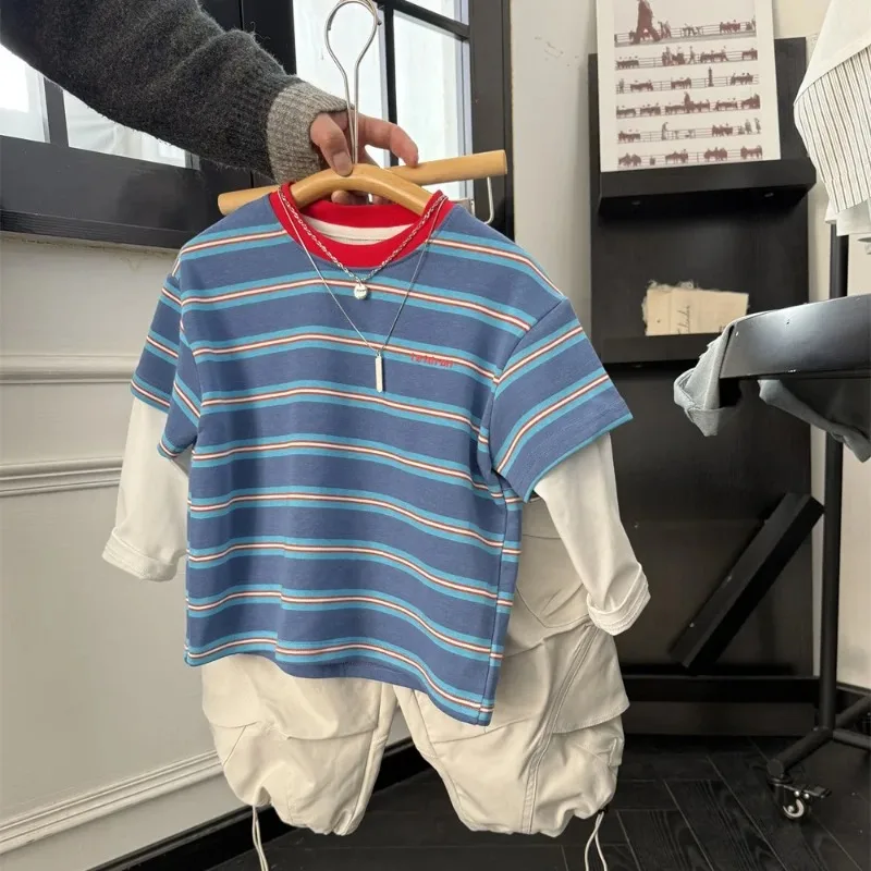 2025 Spring New Boys' Rascal Handsome Red and Blue Stripe Splicing Fake Two Piece T-shirt Children's Bright Splicing Long Sleeve
2025 Spring New Boys' Rascal Handsome Red and Blue Stripe Splicing Fake Two Piece T-shirt Children's Bright Splicing Long Sleeve