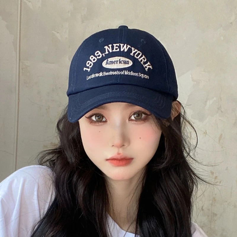 Men's and Women's Retro Baseball Hats Versatile Street Letter Embroidery 1989 Duck Tongue Suitable for Outdoor Sports,Adjustable
Men's and Women's Retro Baseball Hats Versatile Street Letter Embroidery 1989 Duck Tongue Suitable for Outdoor Sports,Adjustable