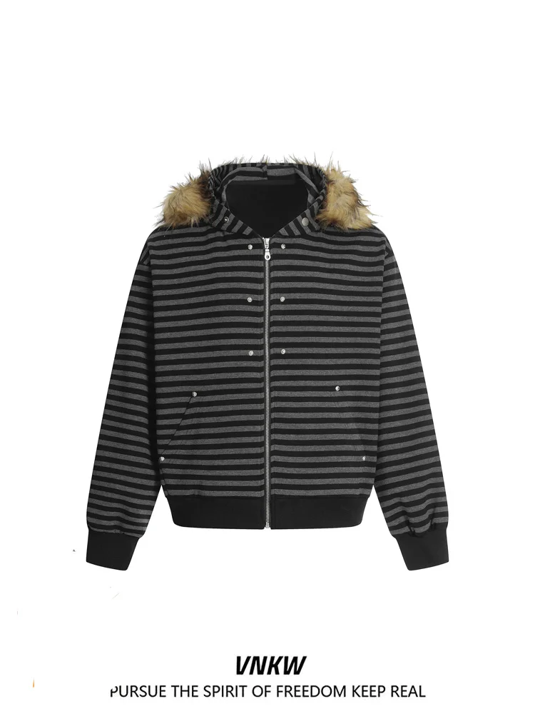 Thiened американский полосатый открытый кардиган с капюшоном, джет для мужчин и женщин, осень-зима, свободная тяжелая толстовка на молнии на молнии
Thiened американский полосатый открытый кардиган с капюшоном, джет для мужчин и женщин, осень-зима, свободная тяжелая толстовка на молнии на молнии