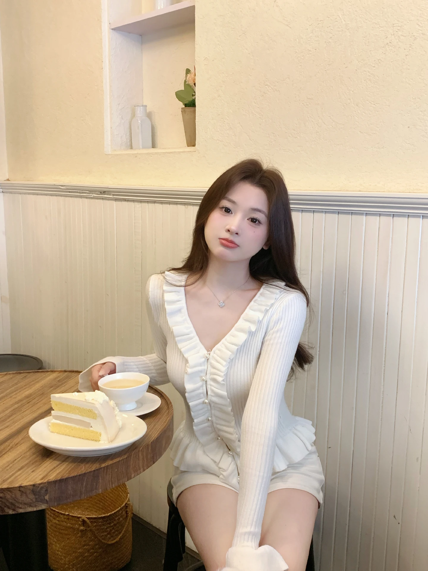 Pure Desire White Pearl Button Knitted Sweater Women's Slim Fit V-Ne Inner Wear Top with Wood ain Autumn Winter
Pure Desire White Pearl Button Knitted Sweater Women's Slim Fit V-Ne Inner Wear Top with Wood ain Autumn Winter