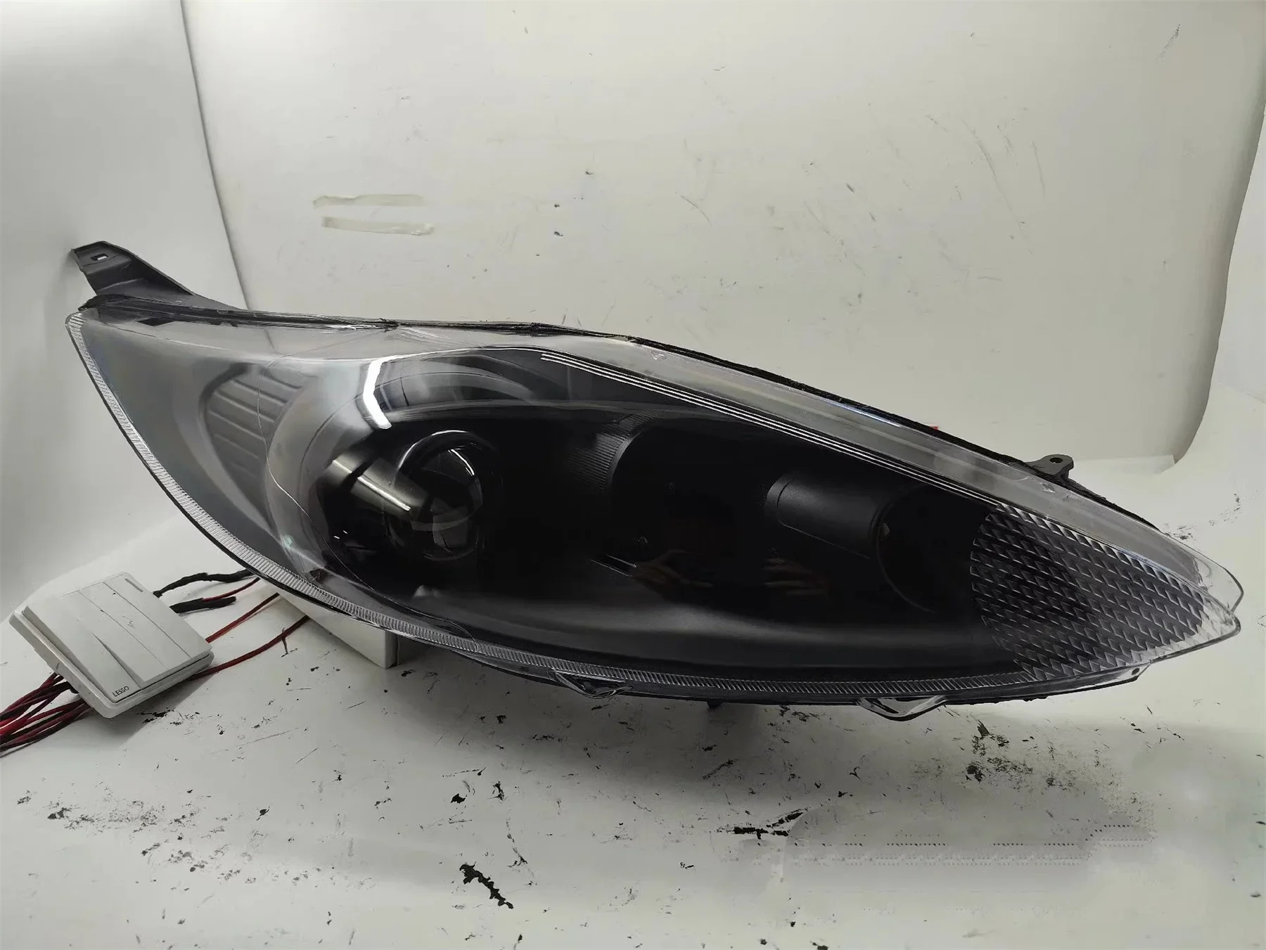 Передняя фара автомобиля для Ford Fiesta, дневные ходовые огни DRL, фара ближнего дальнего света, указатель поворота, индивидуальный стиль
Передняя фара автомобиля для Ford Fiesta, дневные ходовые огни DRL, фара ближнего дальнего света, указатель поворота, индивидуальный стиль