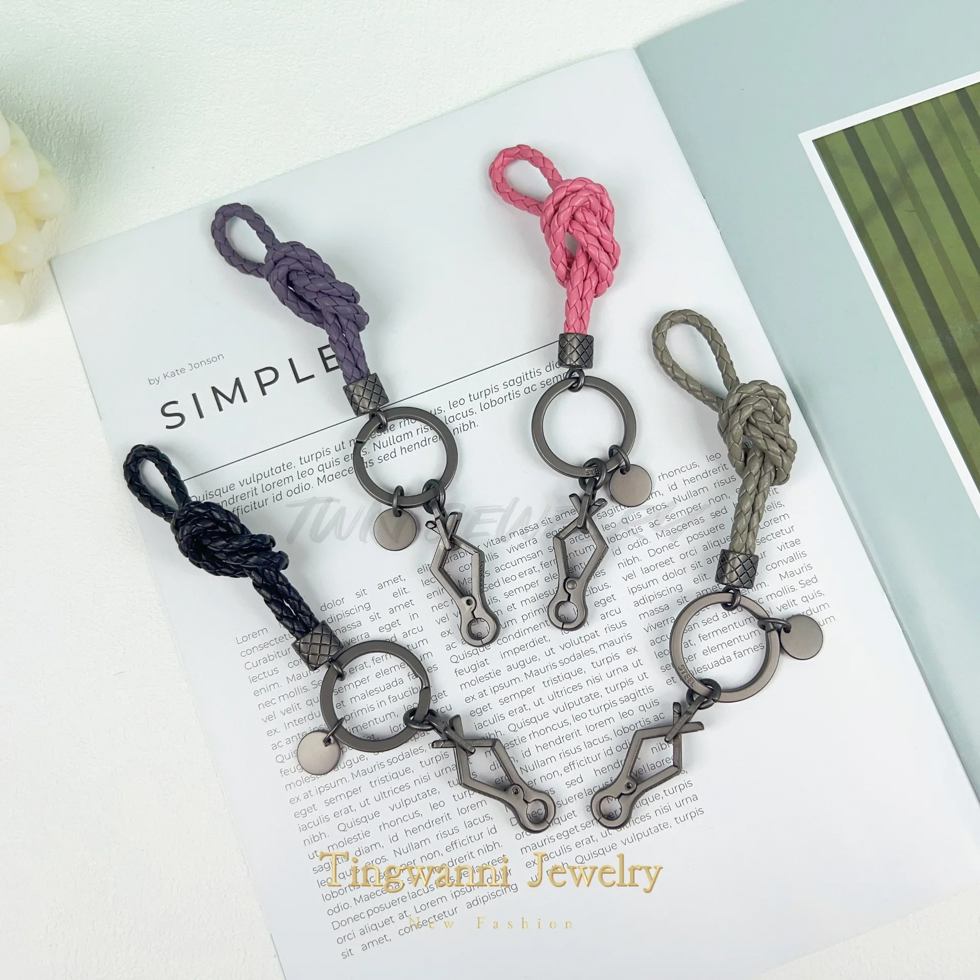 New Trendy and Creative Sheepskin Woven Car Keychain Long Set Wrist Keychain Leather Keychain Hanging Rope High-end Gift
New Trendy and Creative Sheepskin Woven Car Keychain Long Set Wrist Keychain Leather Keychain Hanging Rope High-end Gift