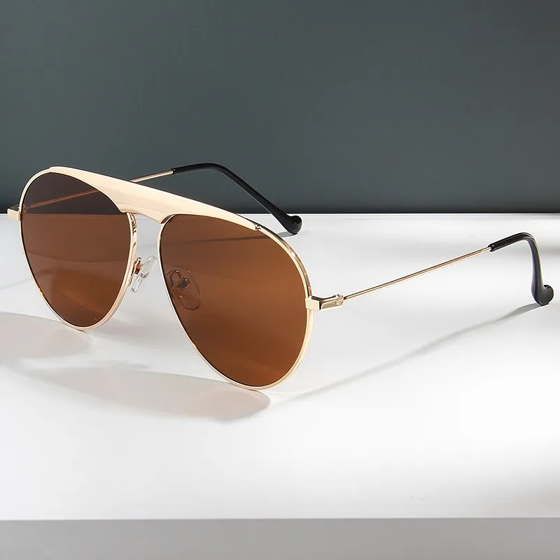 Солнцезащитные очки-пилот в стиле ретро с одним лучом, женские и мужские модные металлические солнцезащитные очки в большой оправе, большие оттенки UV400
Солнцезащитные очки-пилот в стиле ретро с одним лучом, женские и мужские модные металлические солнцезащитные очки в большой оправе, большие оттенки UV400