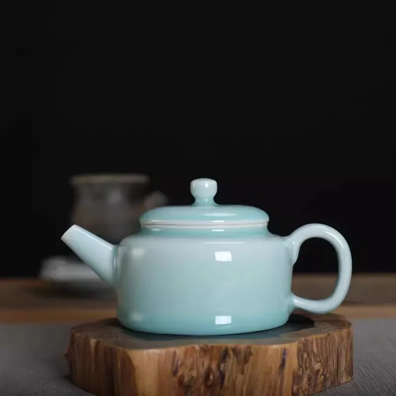 Longquan Di Kiln Celadon Pink Green Glaze Master Xiangyuan Teapot Dezhong Teapot Ceramic Tea Set Filter Brewing Gift Box
Longquan Di Kiln Celadon Pink Green Glaze Master Xiangyuan Teapot Dezhong Teapot Ceramic Tea Set Filter Brewing Gift Box