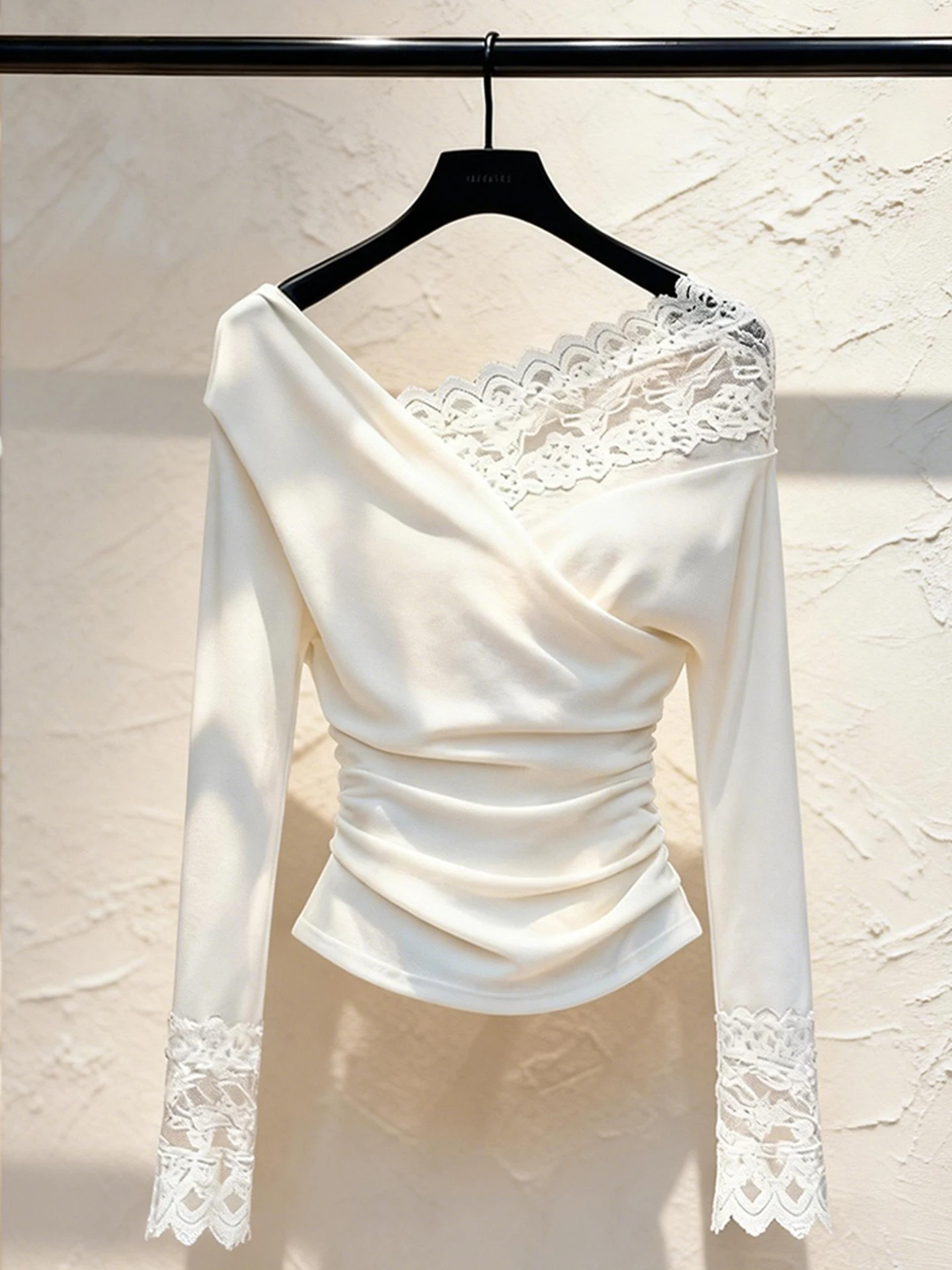 Elegant Lace Trim Knitted T-Shirt Slim Fit Women's Fashion Spring Early Bridesmaid Top Korean Style Long Sleeve Breathable
Elegant Lace Trim Knitted T-Shirt Slim Fit Women's Fashion Spring Early Bridesmaid Top Korean Style Long Sleeve Breathable