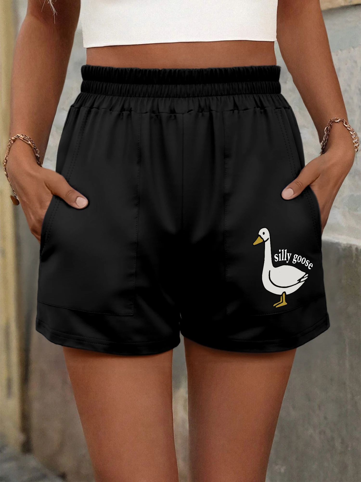 "Silly Goose" Cartoon Print Casual Shorts, Elastic Waist High Waist Shorts with Pockets, Funny Humor Daily Outfit
"Silly Goose" Cartoon Print Casual Shorts, Elastic Waist High Waist Shorts with Pockets, Funny Humor Daily Outfit