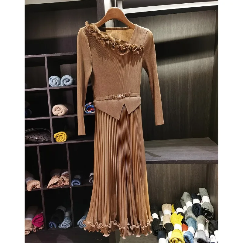 Плиссированное платье Miyake 2026: Нишевый дизайн, цветочный принт, приталенное, с тонким деревянным краем, плиссированное, с длинными рукавами, женское
Плиссированное платье Miyake 2026: Нишевый дизайн, цветочный принт, приталенное, с тонким деревянным краем, плиссированное, с длинными рукавами, женское