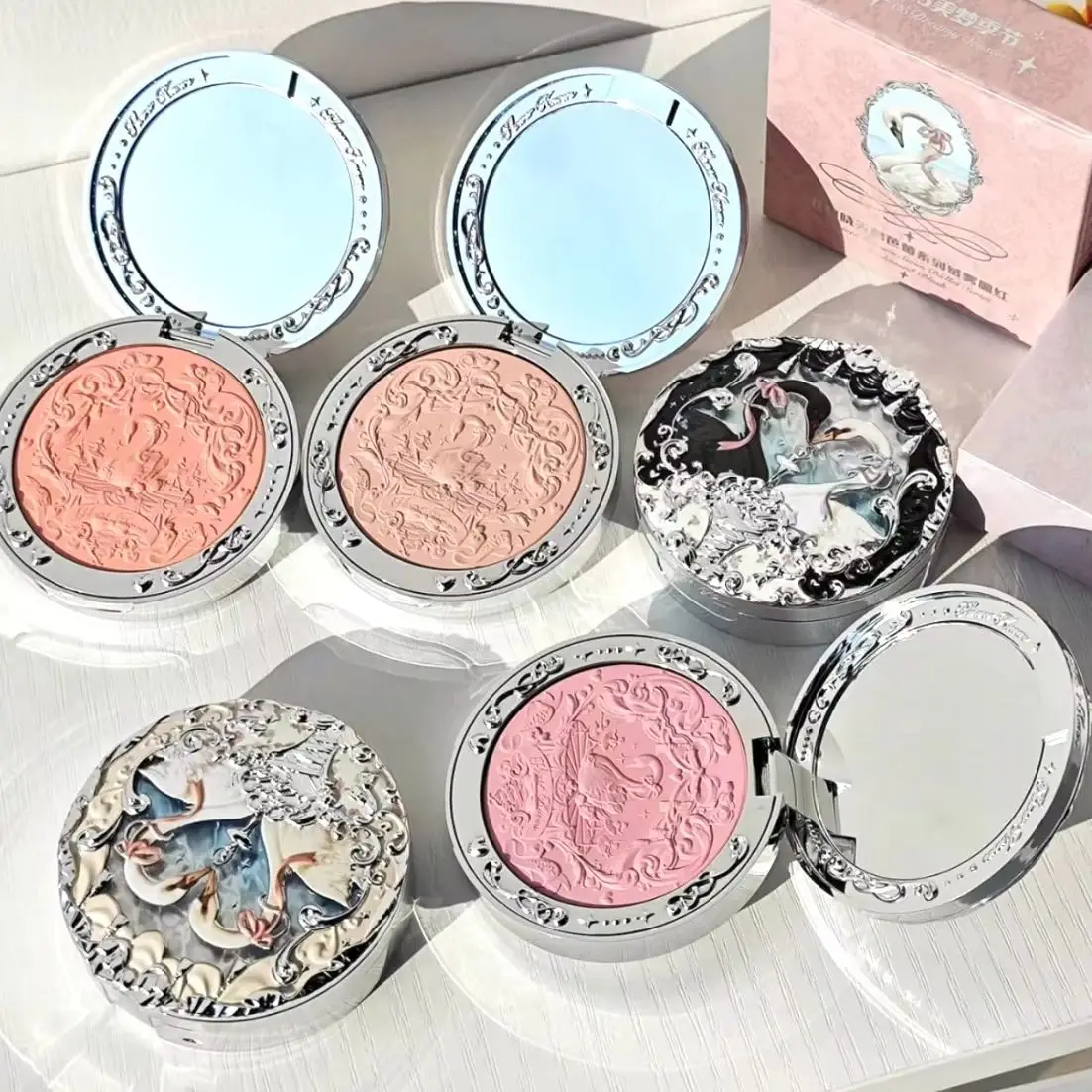 Flower Knows Swan Ballet Collection Embossed Blush Matte Powder Cheek Blusher Long-lasting Natural Brightening Cosmetic 5g
Flower Knows Swan Ballet Collection Embossed Blush Matte Powder Cheek Blusher Long-lasting Natural Brightening Cosmetic 5g