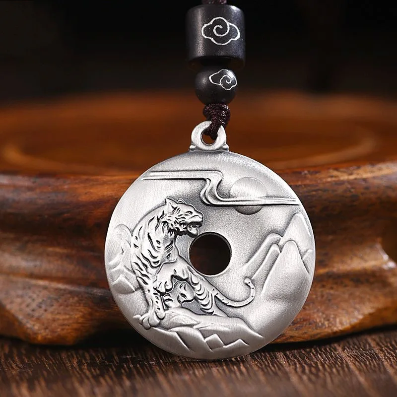 Domineering Tiger Necklace Male Choker Accessories Lucky Safety Buckle Pendant For Men Jewelry
Domineering Tiger Necklace Male Choker Accessories Lucky Safety Buckle Pendant For Men Jewelry