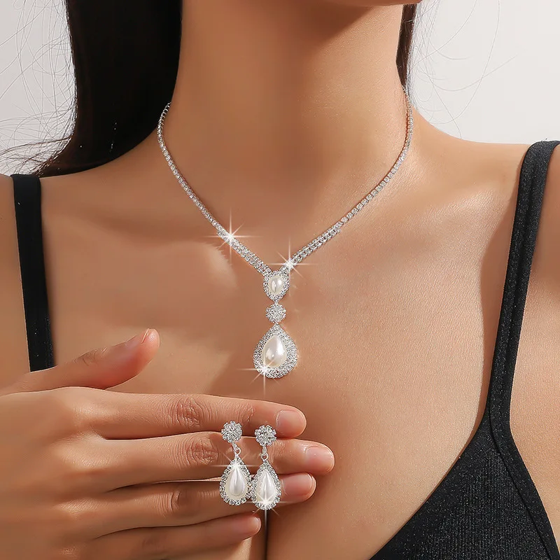 Light Luxury and Simplicity Imitation Pearl Water Drop Clavicle Chain Exquisite Claw Chain Rhinestone Earrings Necklace Two-Piec
Light Luxury and Simplicity Imitation Pearl Water Drop Clavicle Chain Exquisite Claw Chain Rhinestone Earrings Necklace Two-Piec