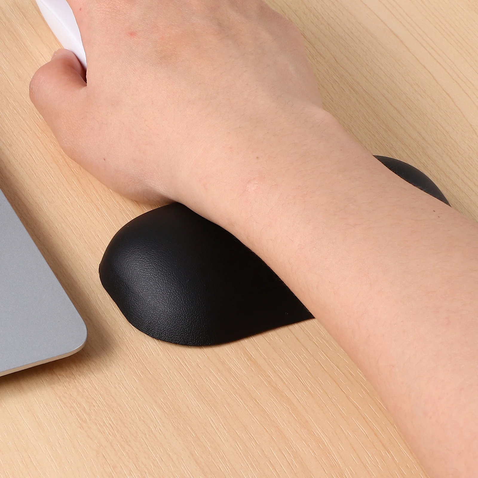 2Pcs Computer Wrist Rest Ergonomic Mouse Pad Accessory for Comfortable Operation during Office and Gaming Sessions
2Pcs Computer Wrist Rest Ergonomic Mouse Pad Accessory for Comfortable Operation during Office and Gaming Sessions