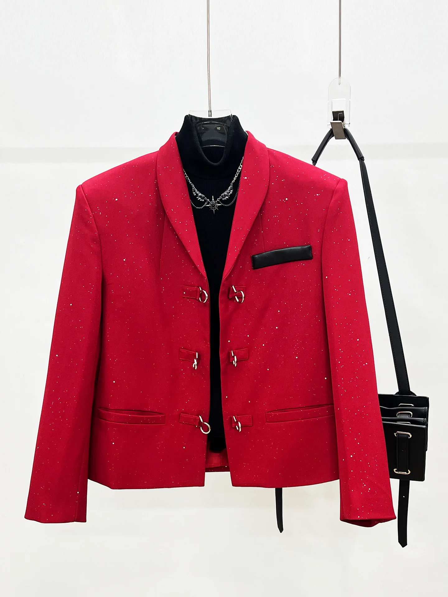 Red Metal Button Men's Suit ort Stage Design Flaing Star High-End Feelings Casual Loose Fit Long Sve Pure Color Autumn
Red Metal Button Men's Suit ort Stage Design Flaing Star High-End Feelings Casual Loose Fit Long Sve Pure Color Autumn