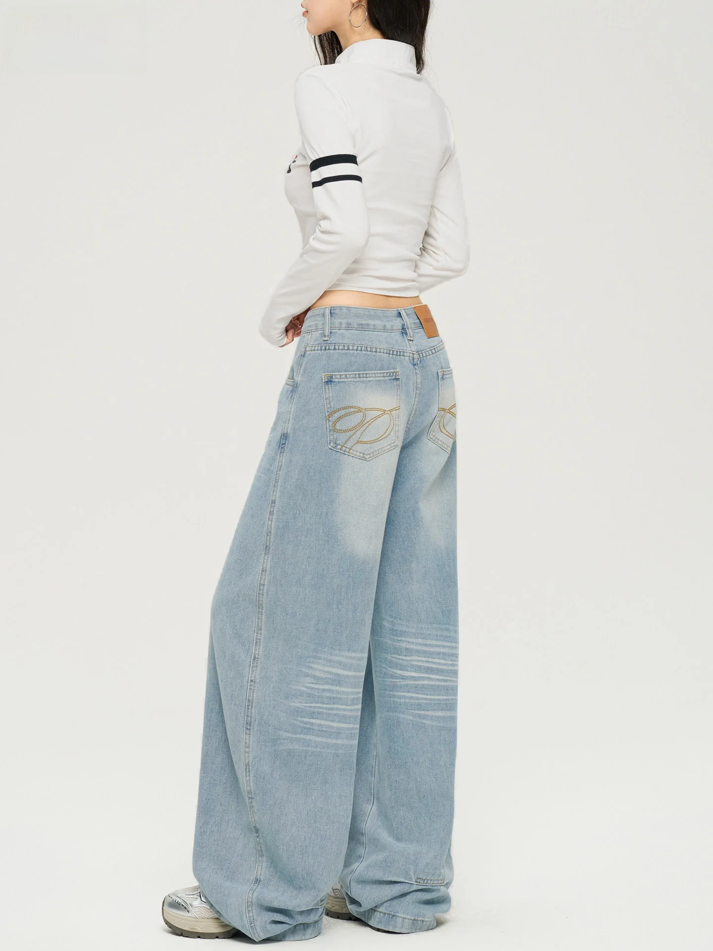TGXQ Retro Light Blue Women's Jeans High Waist Embroidered Wide Leg Pants Loose Fit Casual Style Four Seasons Wear
TGXQ Retro Light Blue Women's Jeans High Waist Embroidered Wide Leg Pants Loose Fit Casual Style Four Seasons Wear