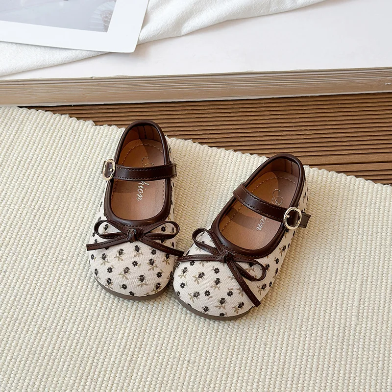 Kids Girls Floral Canvas Mary Jane Flats Bow Metal Buckle Strap Leather Splicing Anti‑Slip Soft Sole Princess Walking Shoes
Kids Girls Floral Canvas Mary Jane Flats Bow Metal Buckle Strap Leather Splicing Anti‑Slip Soft Sole Princess Walking Shoes