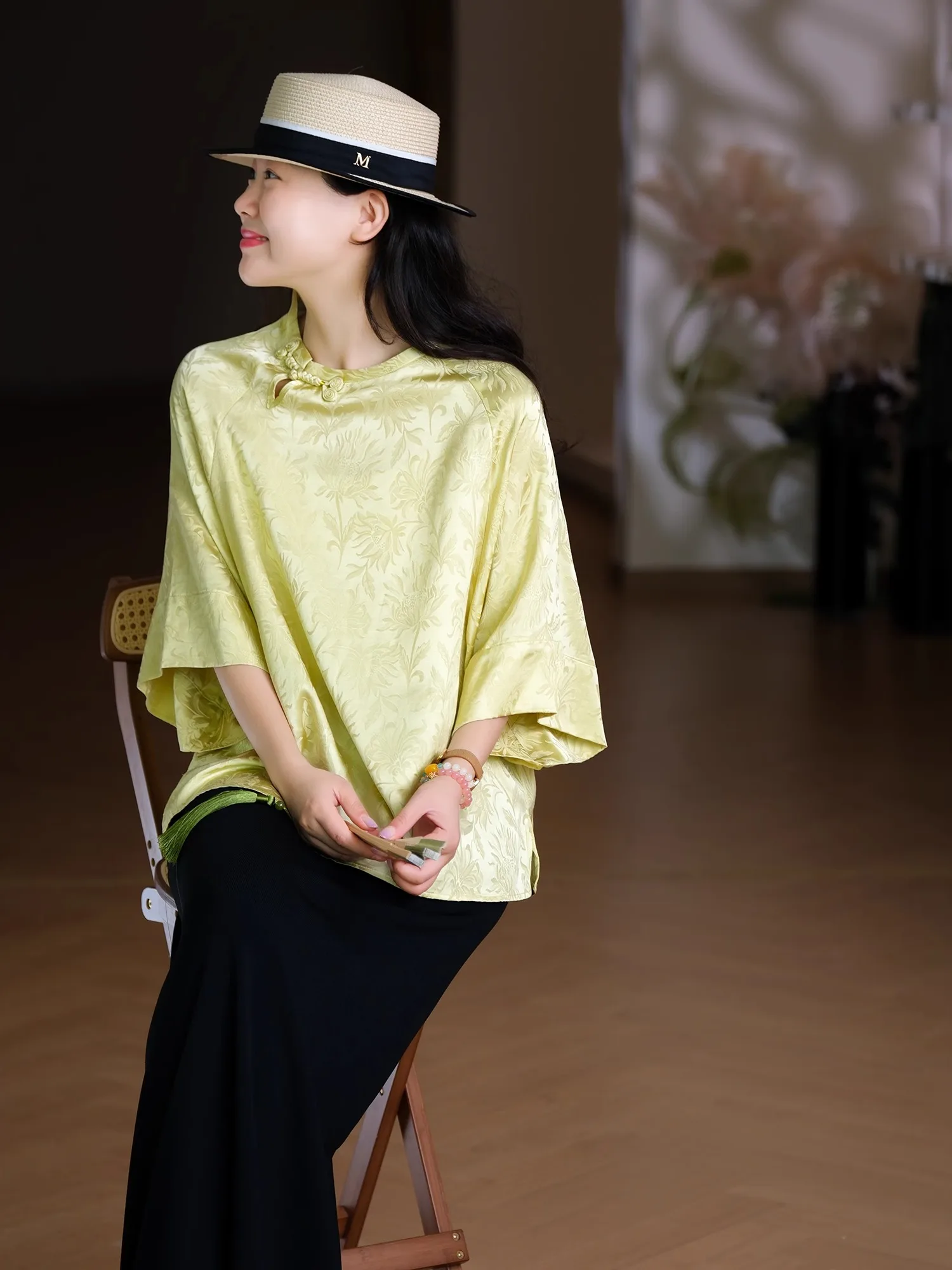 Poetry Mountain Sea Series 'Step Lotus' Wide Sve Embroidered T-irt Human Silk Lyocell Cotton Linen Button Detail Summer Top
Poetry Mountain Sea Series 'Step Lotus' Wide Sve Embroidered T-irt Human Silk Lyocell Cotton Linen Button Detail Summer Top