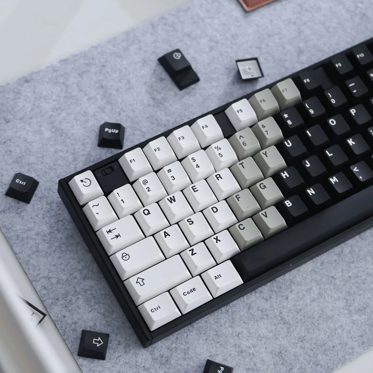 Retro Bagua Theme Keycap Set PBT Custom Black White Gradient Keyboard Cap Cherry Profile Gaming KeyCap for Mechanical Keyboards
Retro Bagua Theme Keycap Set PBT Custom Black White Gradient Keyboard Cap Cherry Profile Gaming KeyCap for Mechanical Keyboards