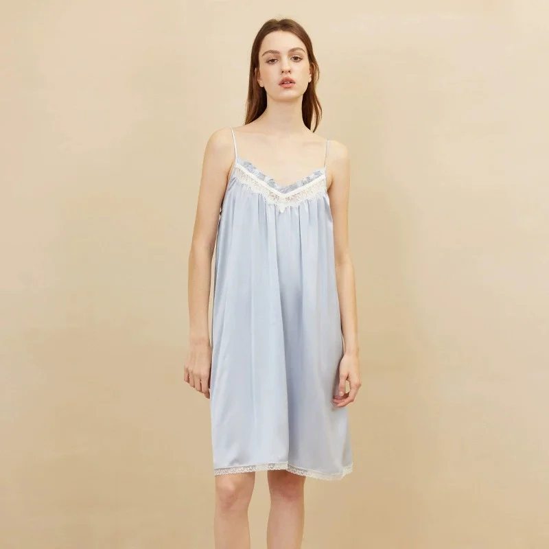 100% Mulberry Silk Camisole Dress with Lace Panels, Dynamic Silk Nightdress for Women
100% Mulberry Silk Camisole Dress with Lace Panels, Dynamic Silk Nightdress for Women